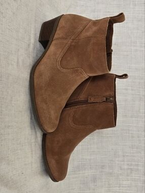 Vionic Suede Ankle Booties in Brown Women's Size 7.5 Low Block Heel Like New